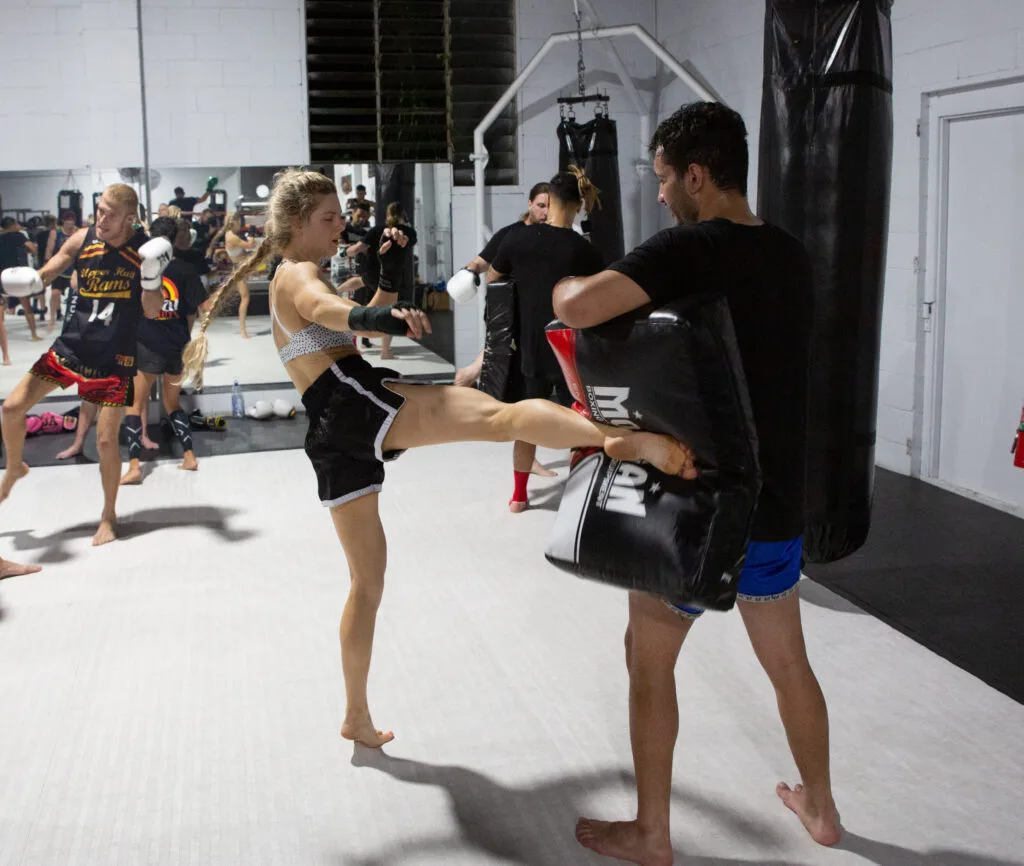 UFC羽量级冠军踢技